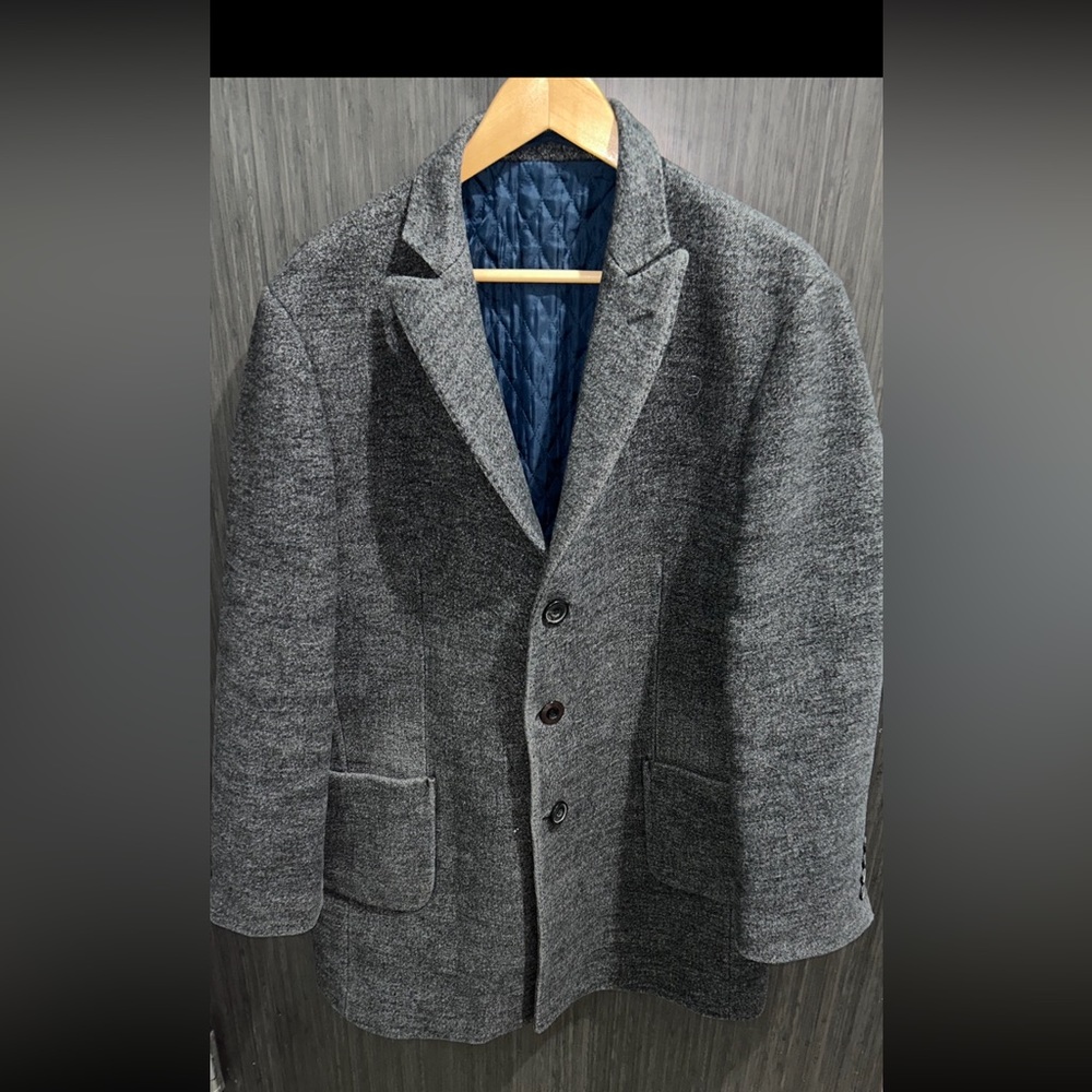 Enzo Tovare Long Men’s coat Size 42 Great condition freshly dry cleaned.